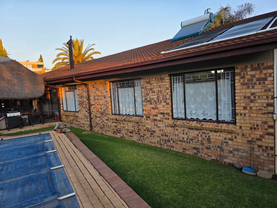 4 Bedroom Property for Sale in Heuwelsig Free State